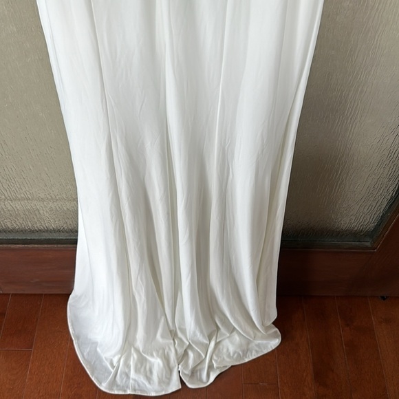 Mac Duggal BEADED HALTER JERSEY GOWN in white size 6. - Picture 10 of 10
